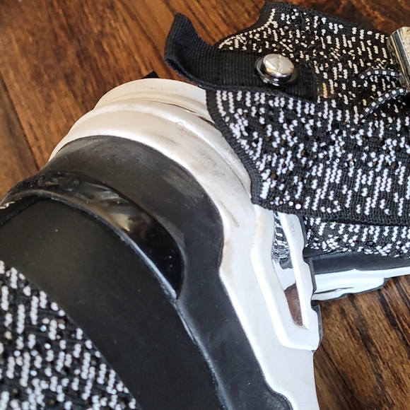 💕CALVIN KLEIN WOMEN'S HUE CRYSTAL STRETCH KNIT/NYLON BLACK FASHION SNEAKERS💕10 - Picture 9 of 17